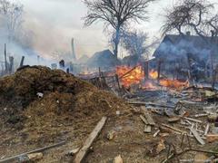 Неосторожное обращение с огнем привело к пожару хозяйственных построек и жилого дома в аг. Велетин
